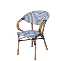 Sillón Indonesia con estructura color bambú y acabado textilene uno en azul-blanco