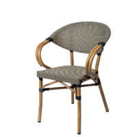 Sillón Indonesia con estructura color bambú y acabado textilene duo en negro-crema