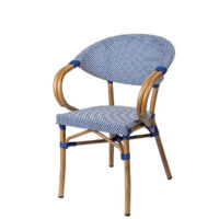 Sillón Indonesia con estructura color bambú y acabado textilene duo en azul-blanco