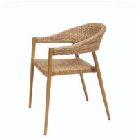 Sillón Ottawa con la estructura roble natural y asiento y respaldo tranzado atlas