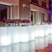 Barra de bar modular Iceberg en ambiente