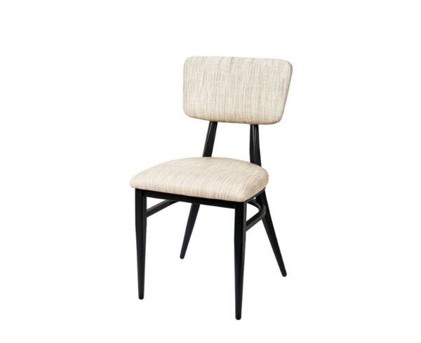 Silla Hannah con estructura negra y asiento y respaldo indiana