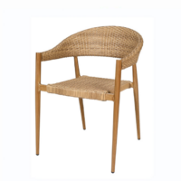 Sillón Ottawa con la estructura roble natural y asiento y respaldo tranzado atlas
