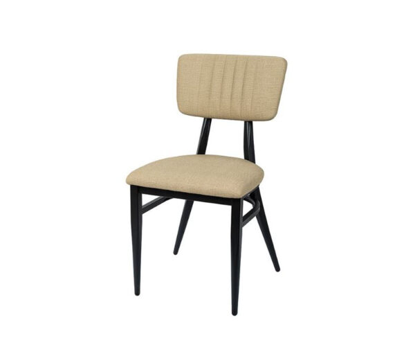 Silla Hannah con estructura negra y asiento y respaldo sándalo