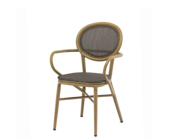 Sillón Trevi con estructura en color deco bambú y asiento y respaldo textilene negro