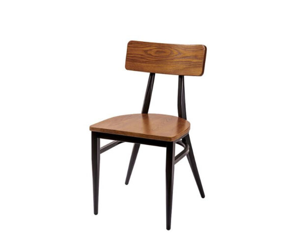Silla Hannah con estructura negra y asiento y respaldo macizo