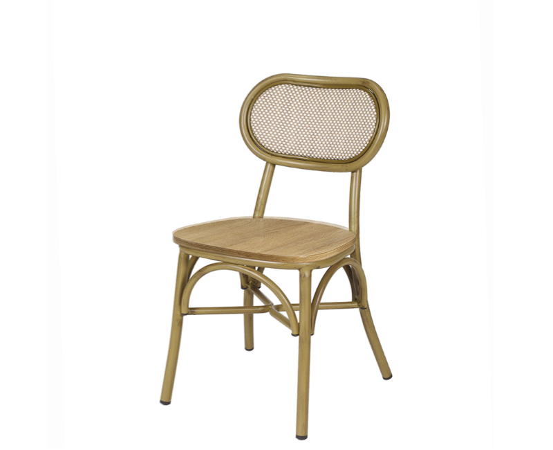 Silla Traviata estructura deco bambú, respaldo textilene negro y asiento roble vintage