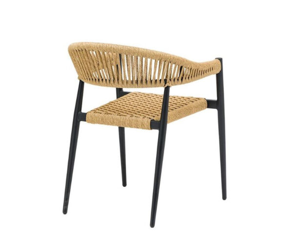 Sillón Ottawa con estructura negra y asiento y respaldo en cuerda color crema